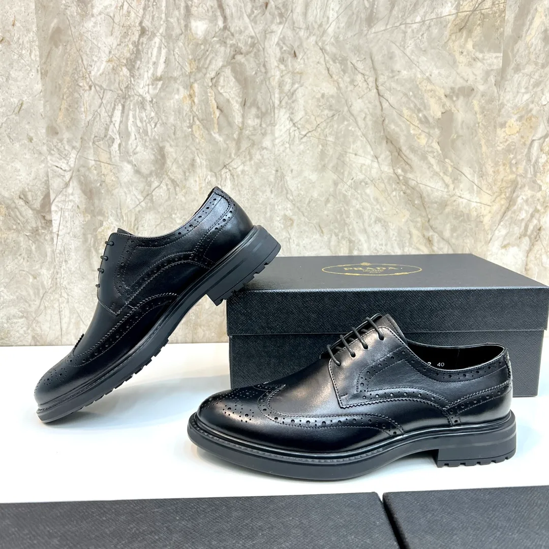 Original order quality: P580 Brand: PRADA (Prada) Standard code: Men's size 38/44 (45 can be customized) Grade: Same style as the official website High-quality men's shoes Material: Original cowhide Water-dyed cowhide lining Rubber outsole Style categories: Men's fashionable formal leather shoes Slip-on men's shoes series Young fashion European and American trends British style Top luxury Color: Actual picture